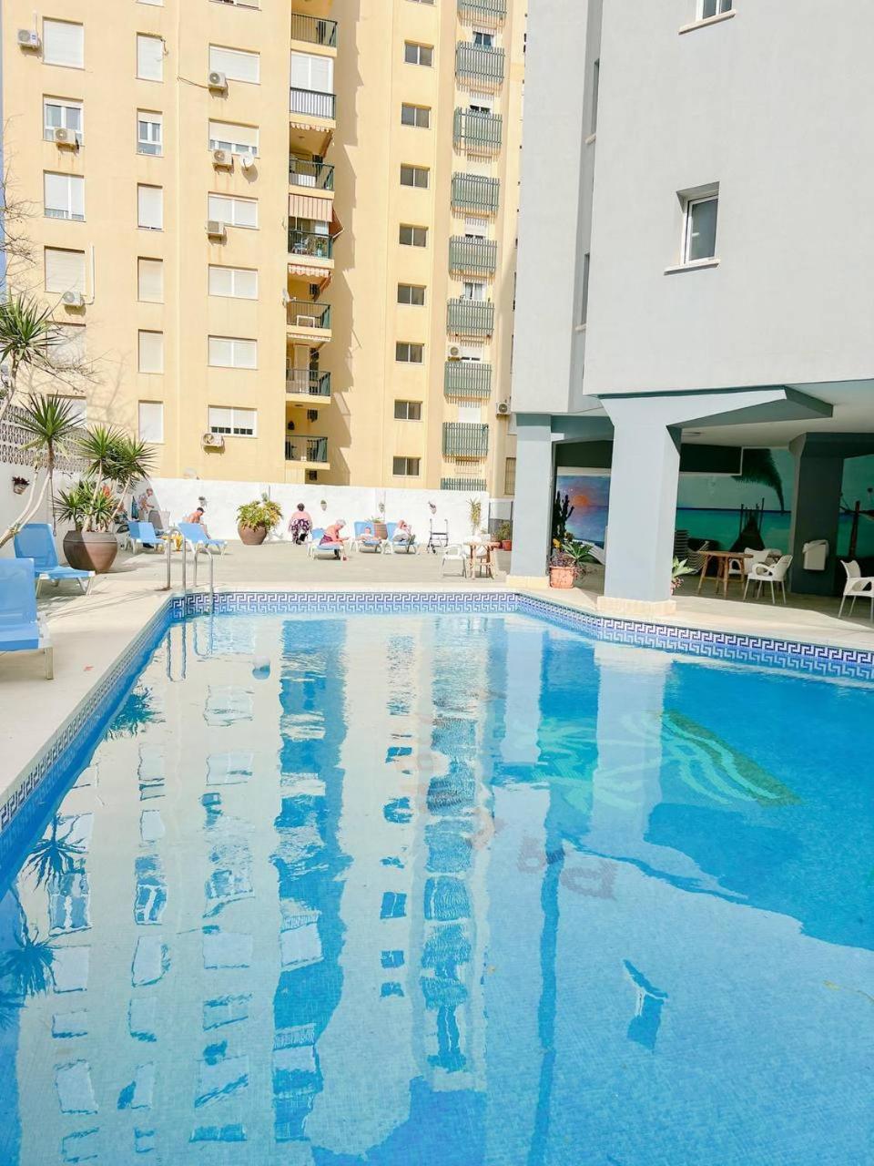 Palm Beach Aparment Sea Views Torremolinos Buitenkant foto