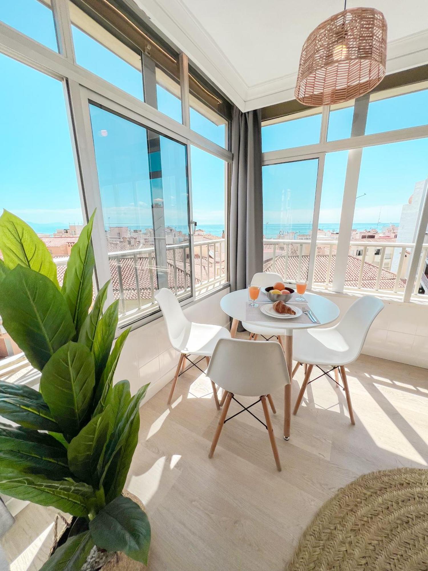 Palm Beach Aparment Sea Views Torremolinos Buitenkant foto